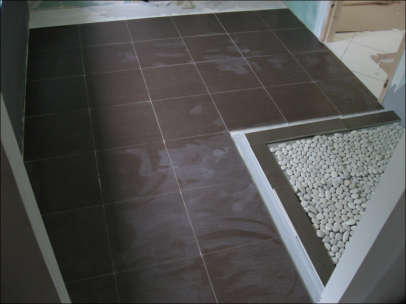 Carrelage salle de bain imitation galet – salle de bains ... Effet galet marron
